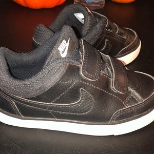 Black Nike Shoes